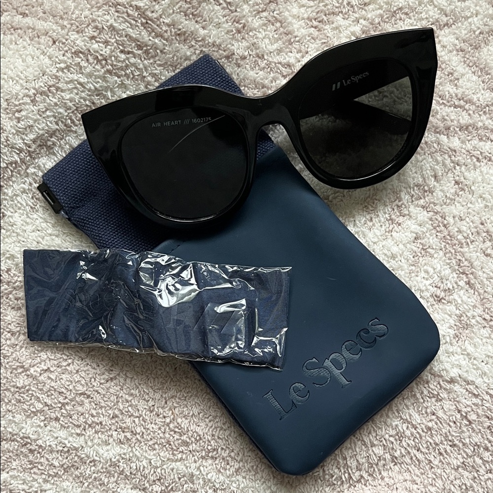 Le Specs Air Heart Black Cat-Eye Sunglasses - Picture 2 of 9
